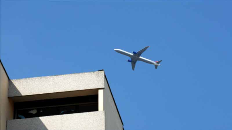 国泰航空报告上半年货运收入和客运量增长